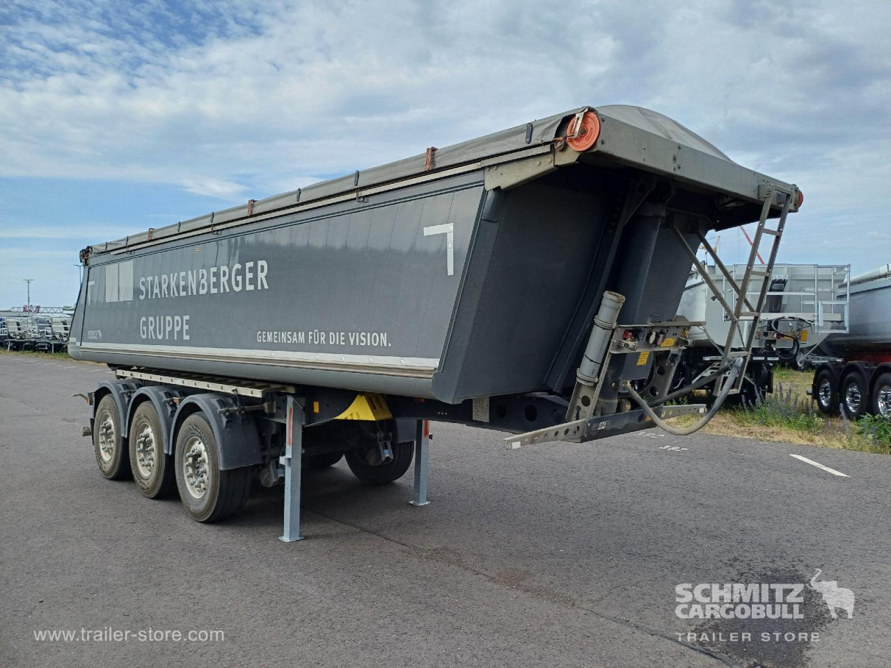 SCHMITZ Auflieger Kipper Alukastenmulde 24m³ - Félpótkocsi billenőplatós: 1 kép. SCHMITZ Auflieger Kipper Alukastenmulde 24m³ - Félpótkocsi billenőplatós: 1 kép.