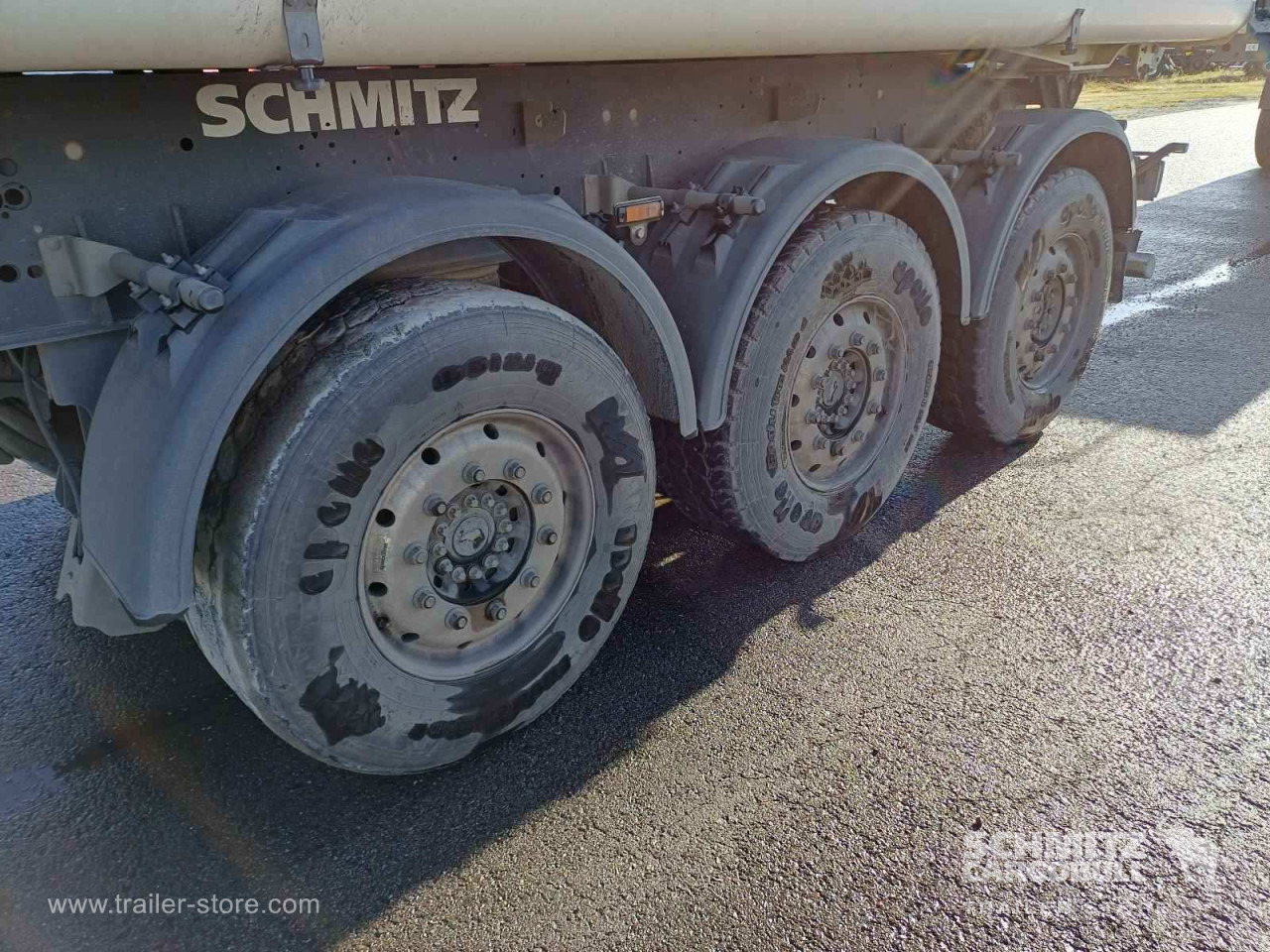 SCHMITZ Auflieger Kipper Alukastenmulde 24m³ - Félpótkocsi billenőplatós: 2 kép. SCHMITZ Auflieger Kipper Alukastenmulde 24m³ - Félpótkocsi billenőplatós: 2 kép.