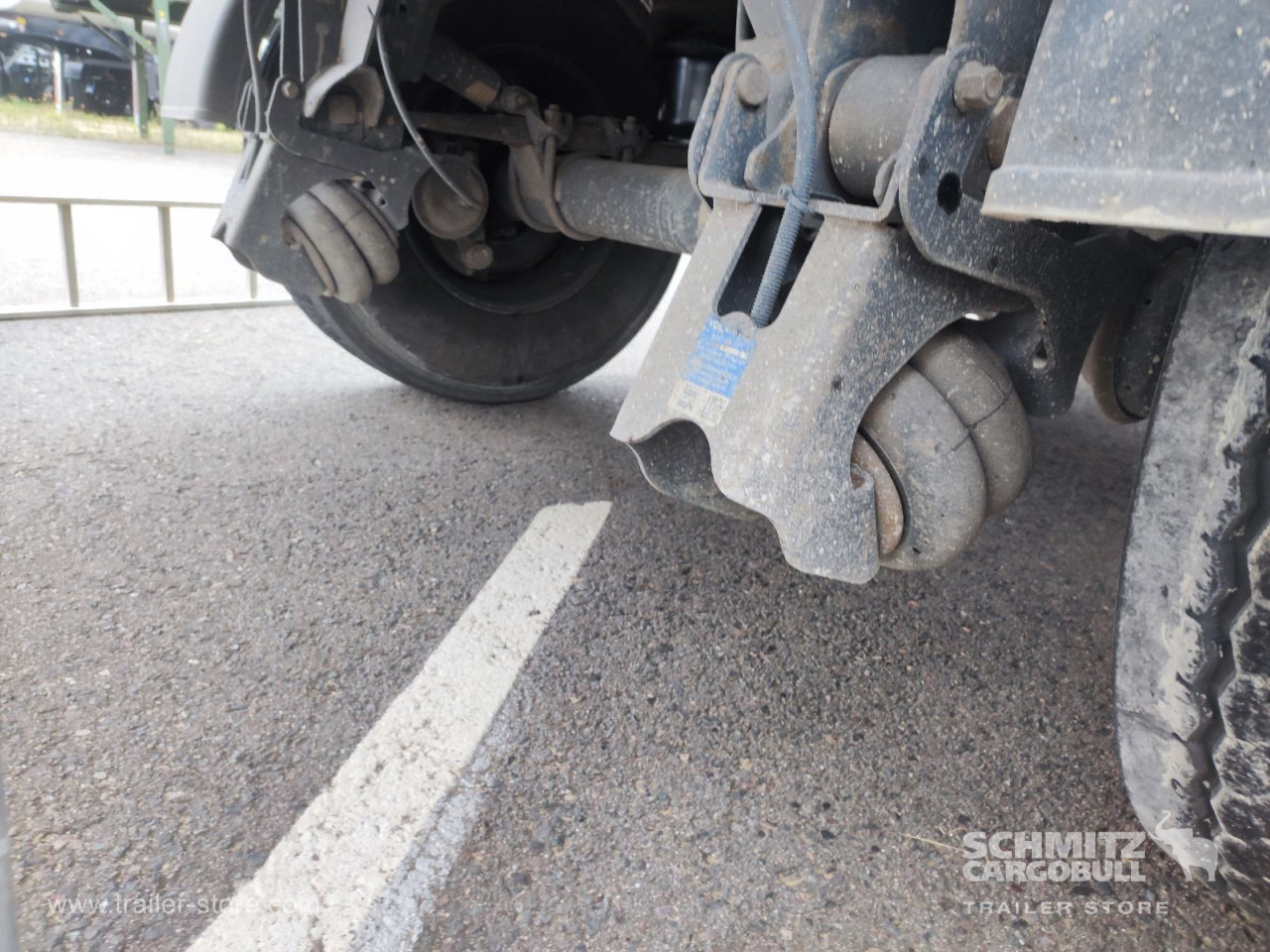 SCHMITZ Auflieger Kipper Alukastenmulde 24m³ - Félpótkocsi billenőplatós: 3 kép. SCHMITZ Auflieger Kipper Alukastenmulde 24m³ - Félpótkocsi billenőplatós: 3 kép.
