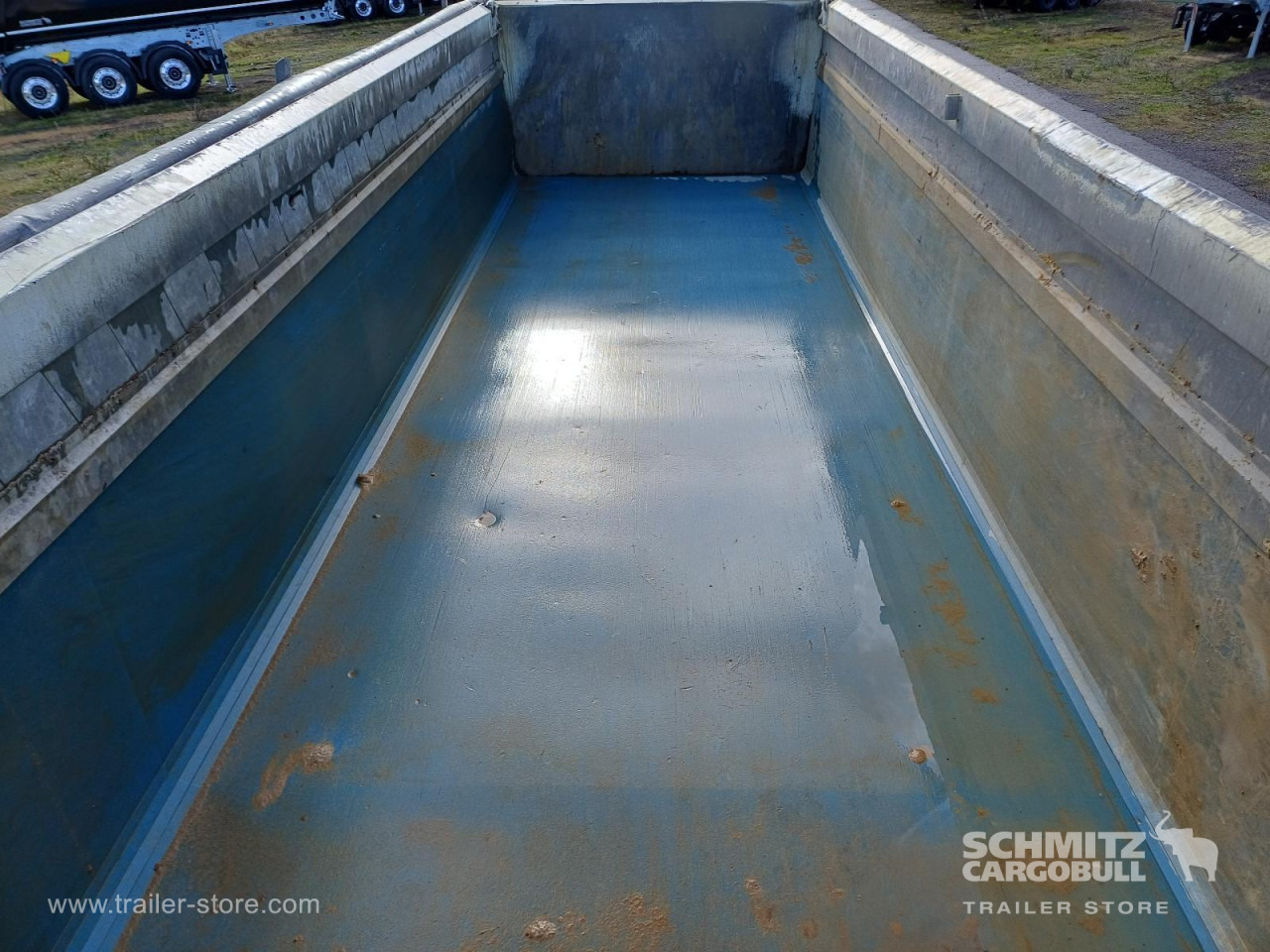 SCHMITZ Auflieger Kipper Alukastenmulde 24m³ - Félpótkocsi billenőplatós: 5 kép. SCHMITZ Auflieger Kipper Alukastenmulde 24m³ - Félpótkocsi billenőplatós: 5 kép.