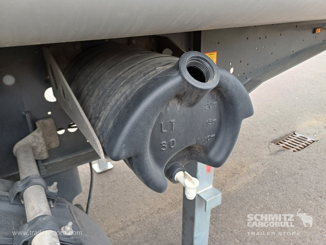 SCHMITZ Auflieger Kipper Alukastenmulde 24m³ - Félpótkocsi billenőplatós: 5 kép. SCHMITZ Auflieger Kipper Alukastenmulde 24m³ - Félpótkocsi billenőplatós: 5 kép.