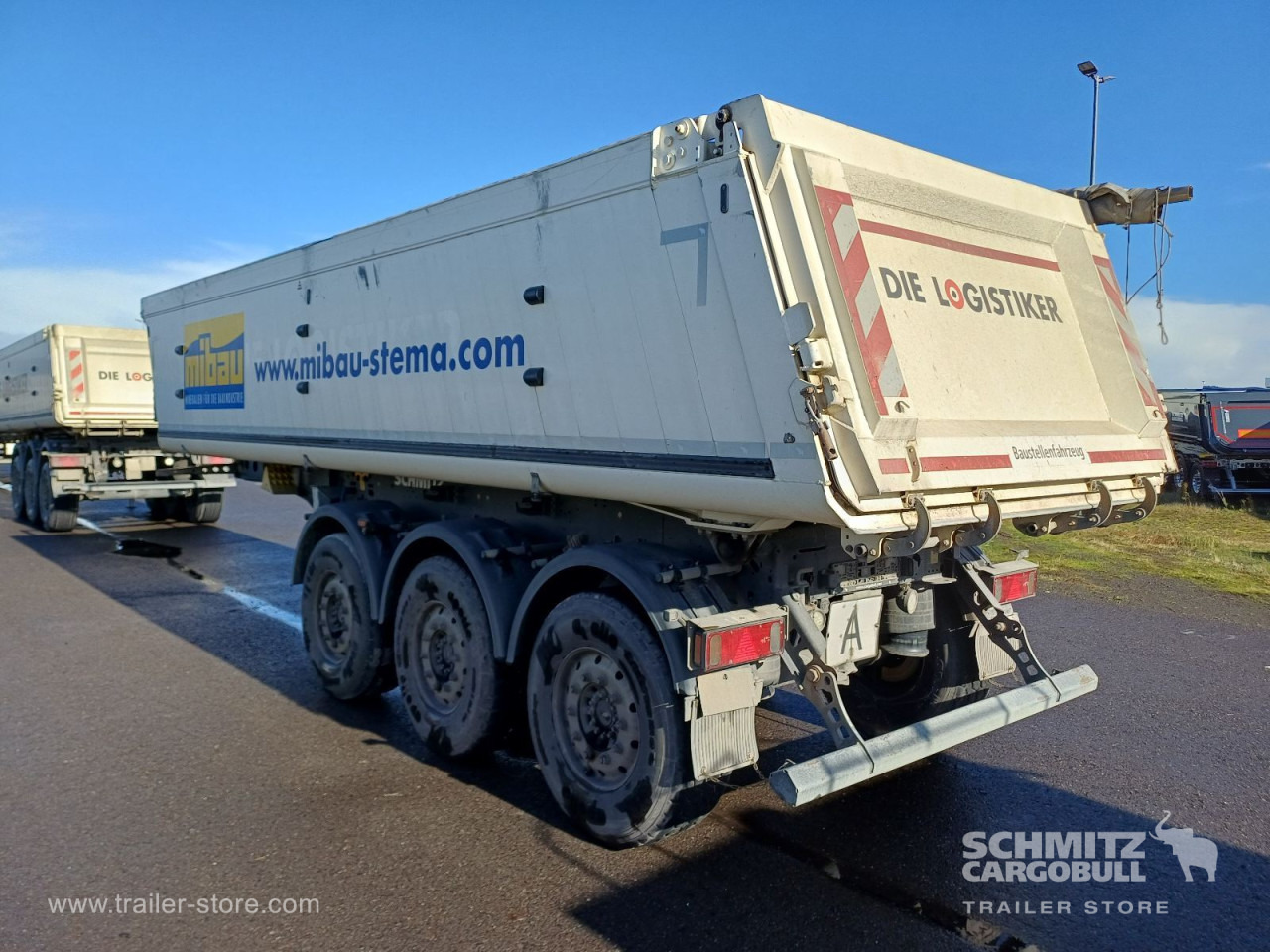 SCHMITZ Auflieger Kipper Alukastenmulde 24m³ - Félpótkocsi billenőplatós: 4 kép. SCHMITZ Auflieger Kipper Alukastenmulde 24m³ - Félpótkocsi billenőplatós: 4 kép.