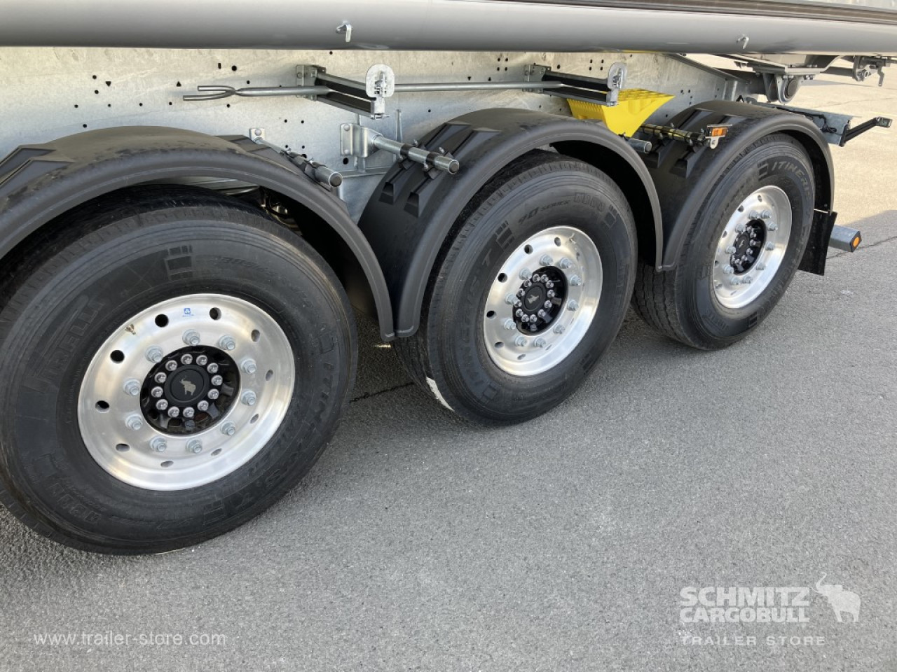 SCHMITZ Auflieger Kipper Alukastenmulde 30m³ - Félpótkocsi billenőplatós: 3 kép. SCHMITZ Auflieger Kipper Alukastenmulde 30m³ - Félpótkocsi billenőplatós: 3 kép.