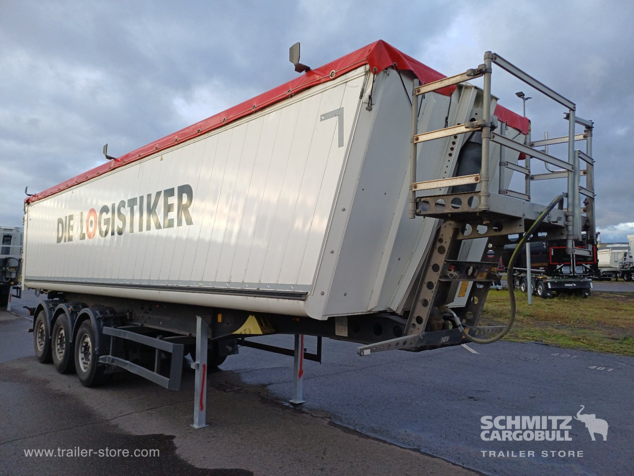 SCHMITZ Auflieger Kipper Alukastenmulde 44m³ - Félpótkocsi billenőplatós: 1 kép. SCHMITZ Auflieger Kipper Alukastenmulde 44m³ - Félpótkocsi billenőplatós: 1 kép.