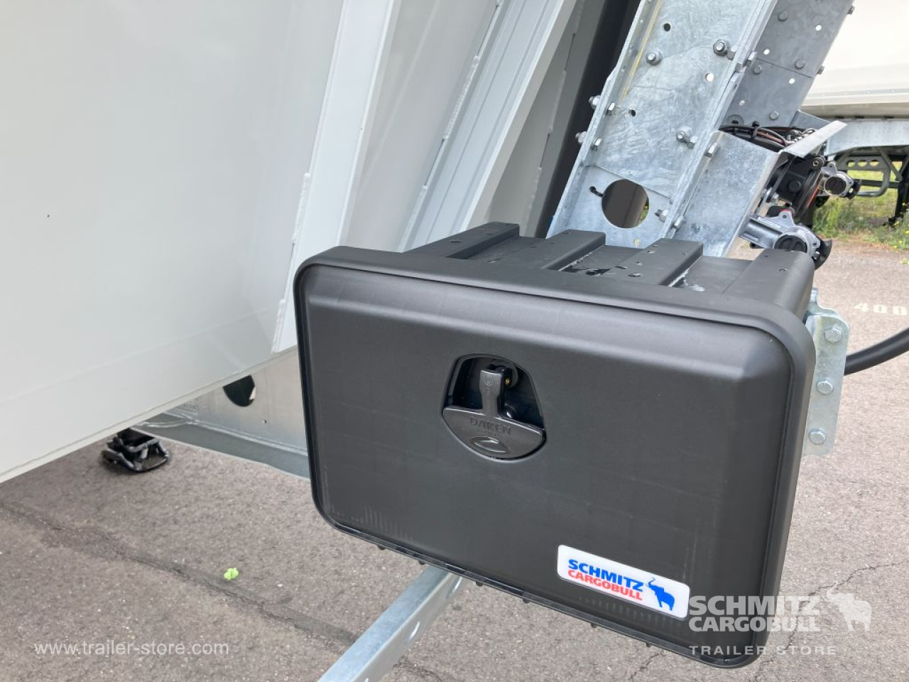 SCHMITZ Auflieger Kipper Alukastenmulde 52m³ - Félpótkocsi billenőplatós: 2 kép. SCHMITZ Auflieger Kipper Alukastenmulde 52m³ - Félpótkocsi billenőplatós: 2 kép.