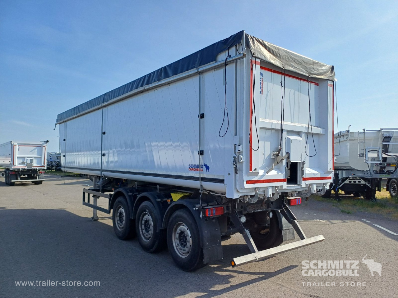 SCHMITZ Auflieger Kipper Alukastenmulde 52m³ - Félpótkocsi billenőplatós: 4 kép. SCHMITZ Auflieger Kipper Alukastenmulde 52m³ - Félpótkocsi billenőplatós: 4 kép.