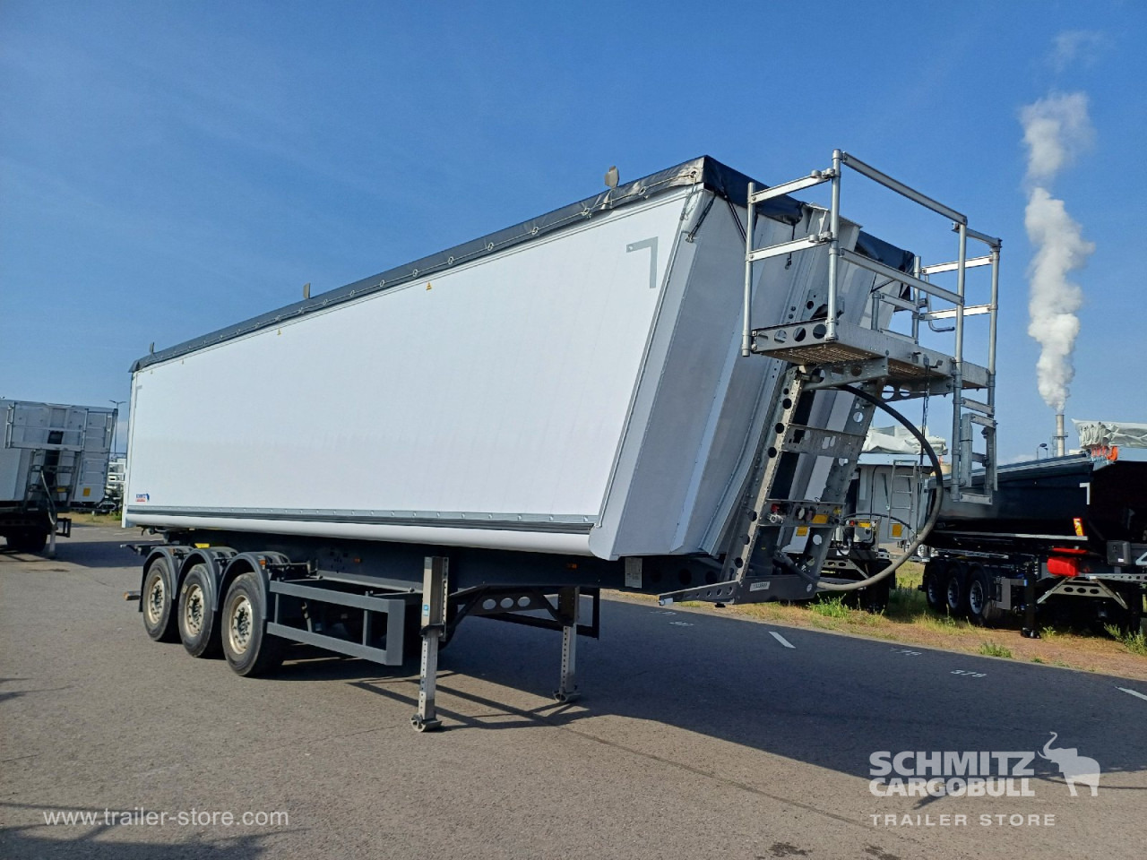 SCHMITZ Auflieger Kipper Alukastenmulde 52m³ - Félpótkocsi billenőplatós: 1 kép. SCHMITZ Auflieger Kipper Alukastenmulde 52m³ - Félpótkocsi billenőplatós: 1 kép.