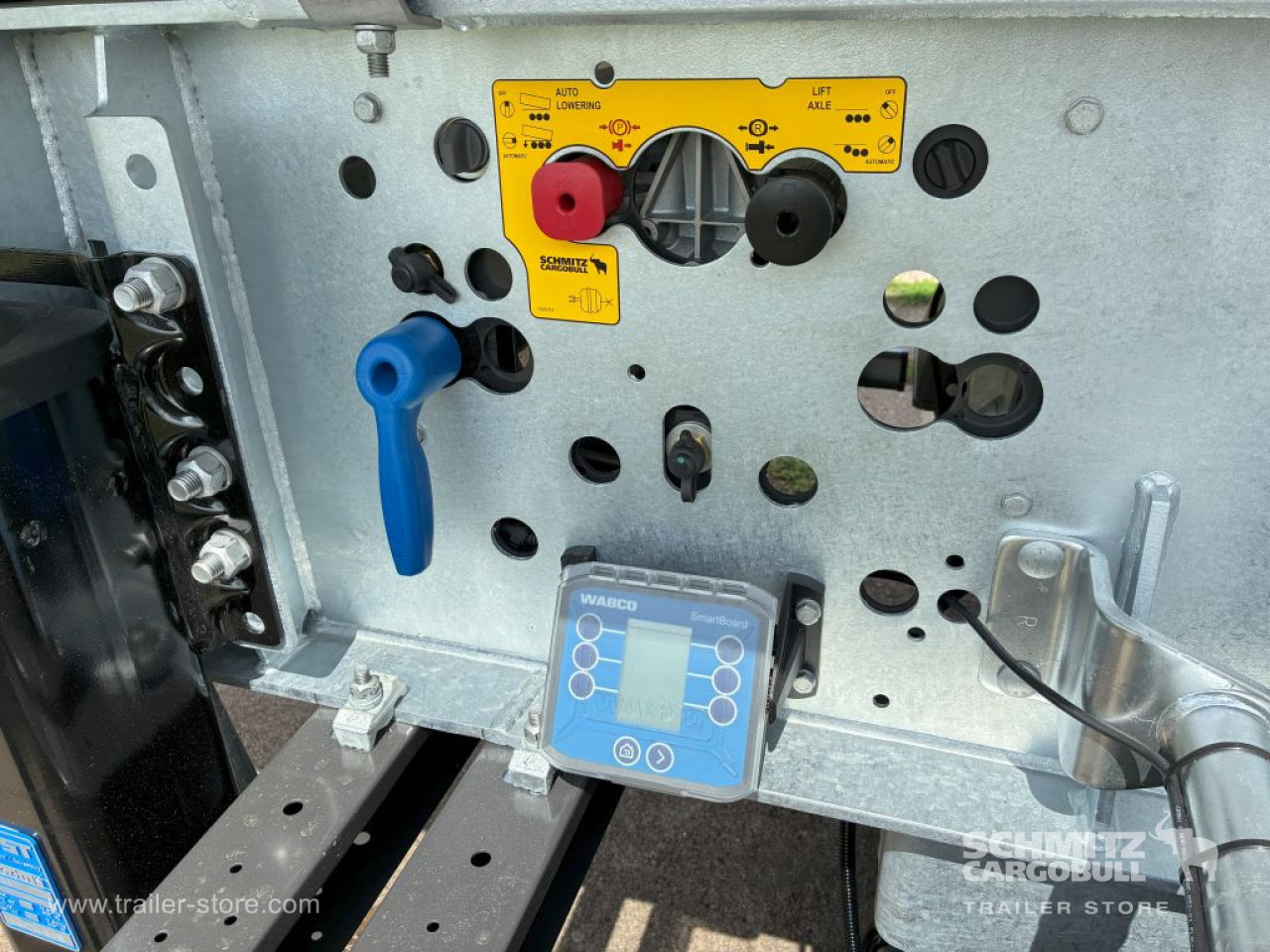 SCHMITZ Auflieger Kipper Stahlrundmulde 29m³ - Félpótkocsi billenőplatós: 4 kép. SCHMITZ Auflieger Kipper Stahlrundmulde 29m³ - Félpótkocsi billenőplatós: 4 kép.