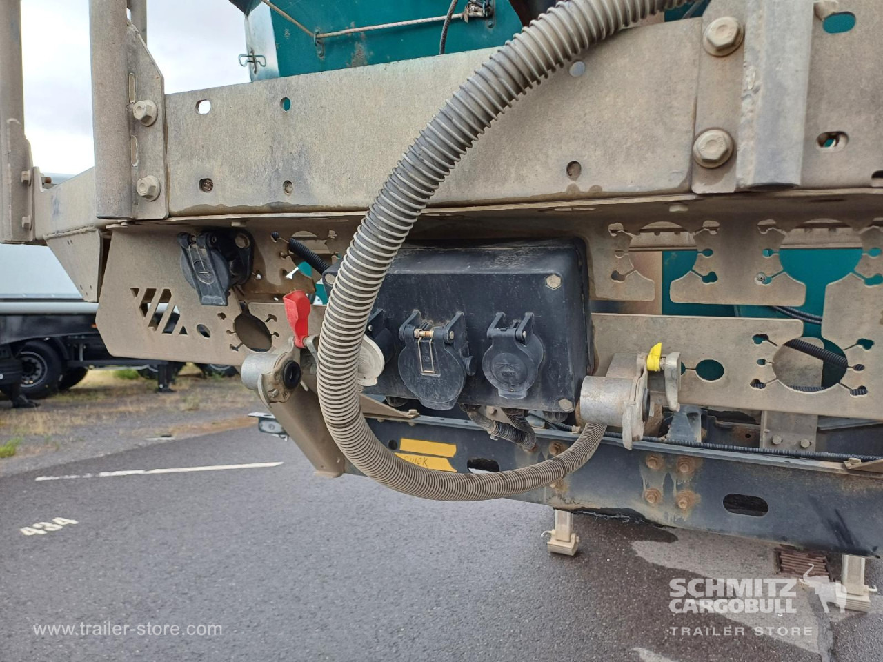 Félpótkocsi billenőplatós SCHWARZMUELLER Auflieger Kipper Stahlrundmulde 26m³: 10 kép. Félpótkocsi billenőplatós SCHWARZMUELLER Auflieger Kipper Stahlrundmulde 26m³: 10 kép.