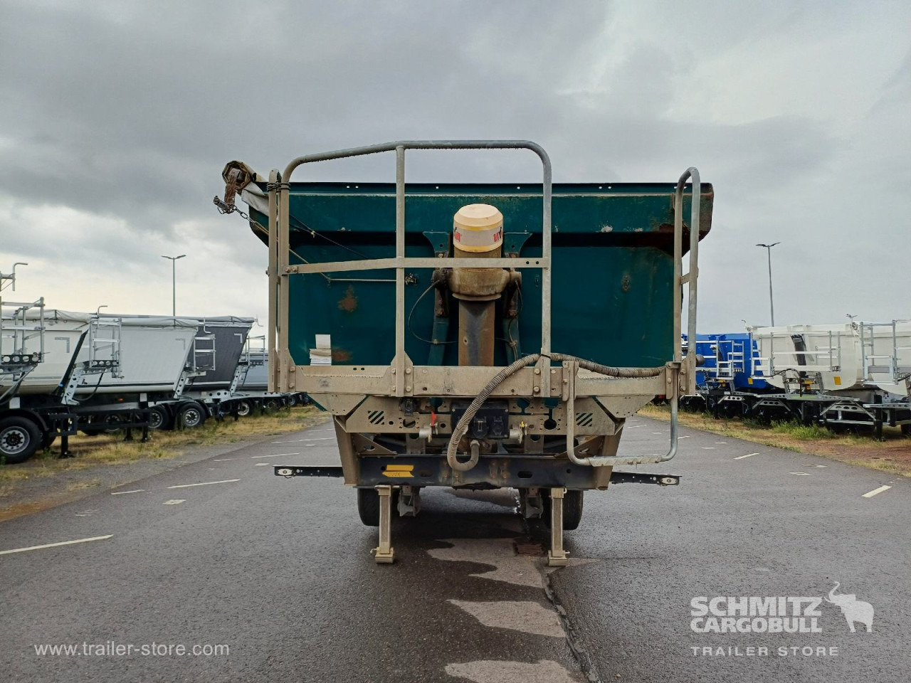 Félpótkocsi billenőplatós SCHWARZMUELLER Auflieger Kipper Stahlrundmulde 26m³: 9 kép. Félpótkocsi billenőplatós SCHWARZMUELLER Auflieger Kipper Stahlrundmulde 26m³: 9 kép.