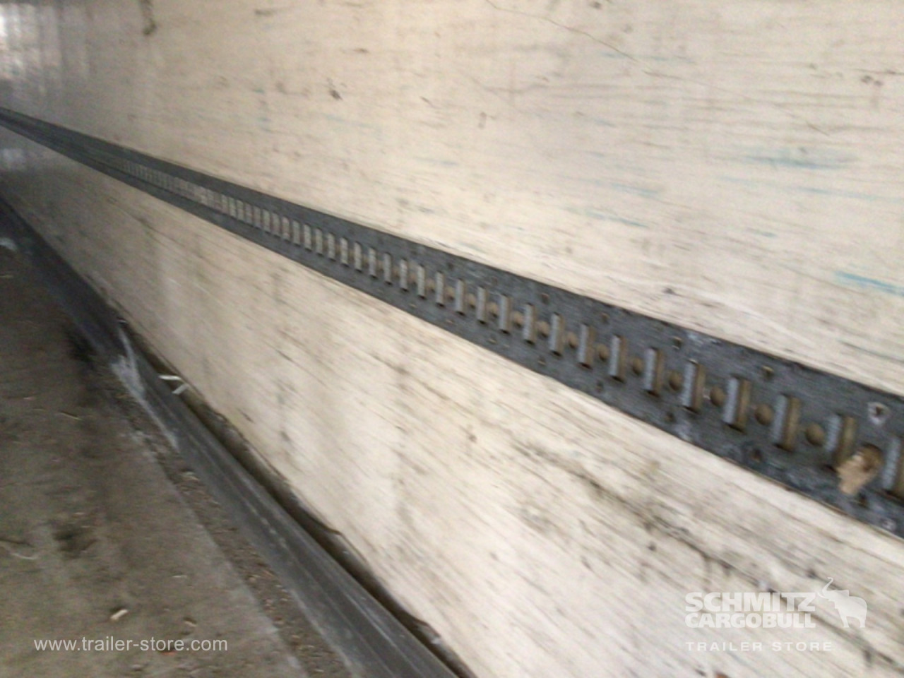 KRONE Reefer Standard Taillift - Félpótkocsi hőszigetelt: 3 kép. KRONE Reefer Standard Taillift - Félpótkocsi hőszigetelt: 3 kép.