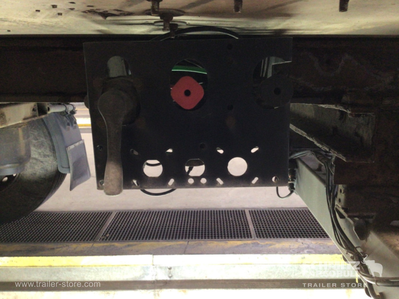 KRONE Reefer Standard Taillift - Félpótkocsi hőszigetelt: 2 kép. KRONE Reefer Standard Taillift - Félpótkocsi hőszigetelt: 2 kép.