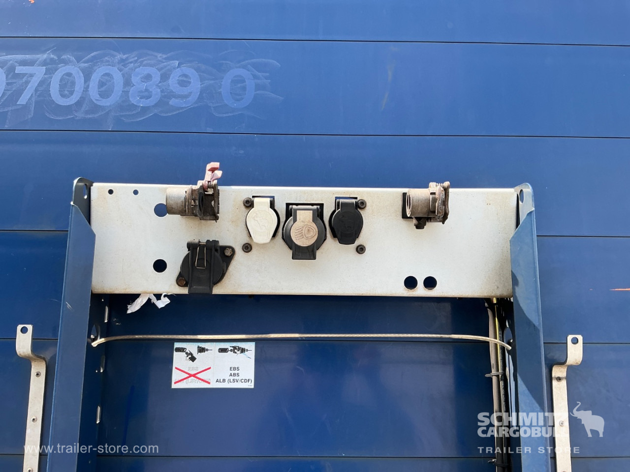 SCHMITZ Curtainsider Standard - Ponyvás félpótkocsi: 4 kép. SCHMITZ Curtainsider Standard - Ponyvás félpótkocsi: 4 kép.
