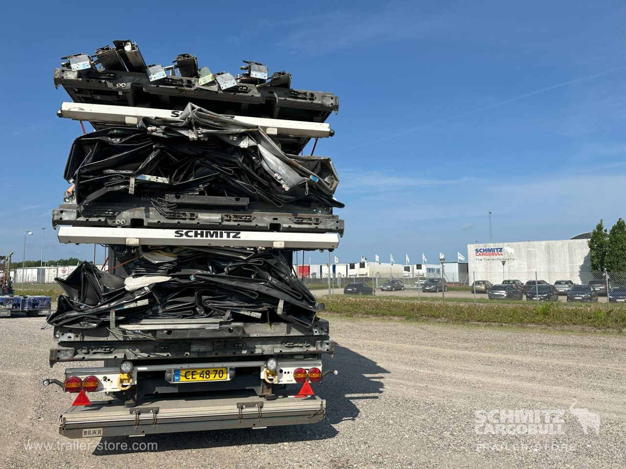 SCHMITZ Curtainsider Standard - Ponyvás félpótkocsi: 4 kép. SCHMITZ Curtainsider Standard - Ponyvás félpótkocsi: 4 kép.