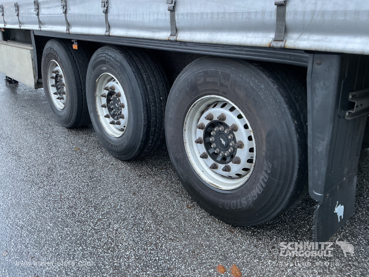 SCHMITZ Curtainsider Standard , Folding wall right - Ponyvás félpótkocsi: 3 kép. SCHMITZ Curtainsider Standard , Folding wall right - Ponyvás félpótkocsi: 3 kép.