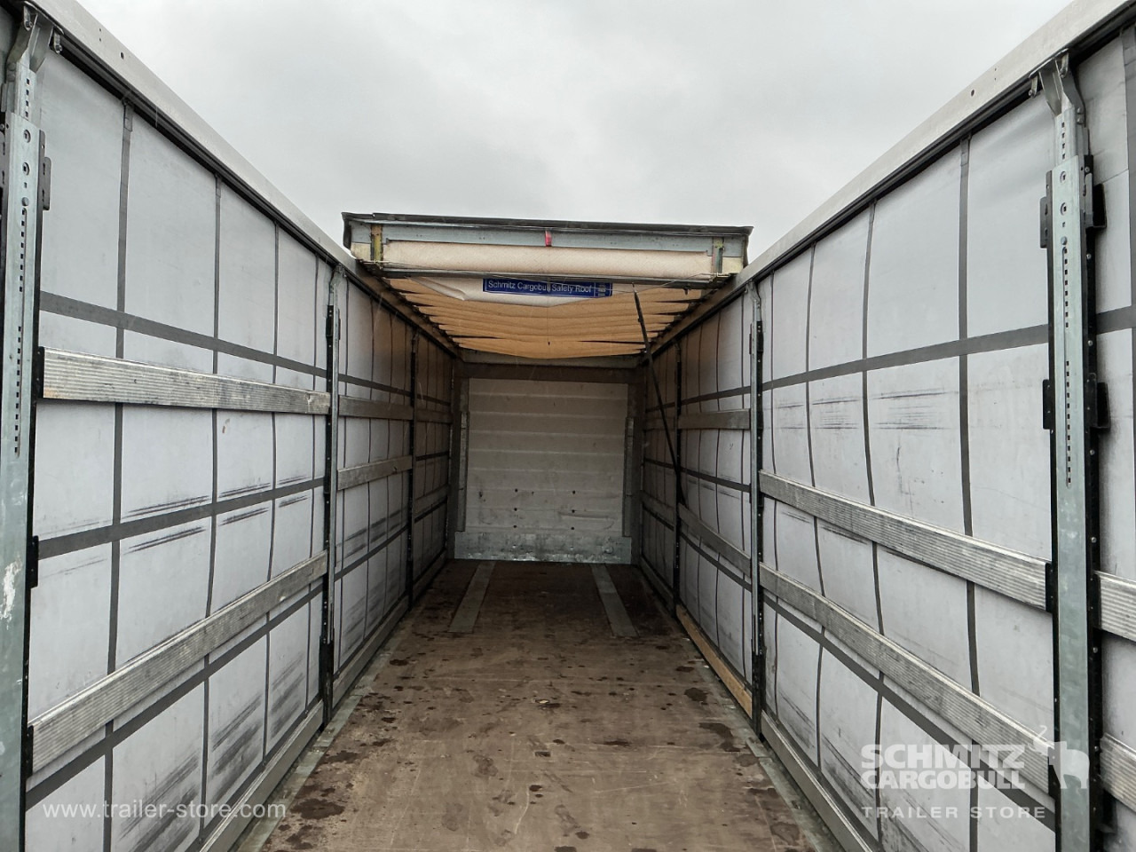 SCHMITZ Curtainsider Standard , Folding wall right - Ponyvás félpótkocsi: 5 kép. SCHMITZ Curtainsider Standard , Folding wall right - Ponyvás félpótkocsi: 5 kép.