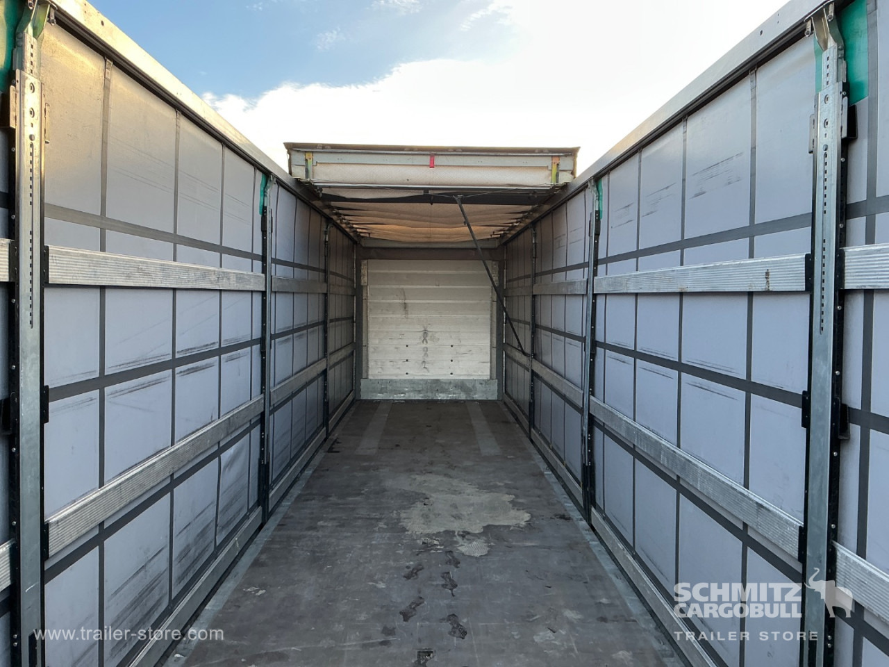 SCHMITZ Curtainsider Standard , Folding wall right - Ponyvás félpótkocsi: 5 kép. SCHMITZ Curtainsider Standard , Folding wall right - Ponyvás félpótkocsi: 5 kép.