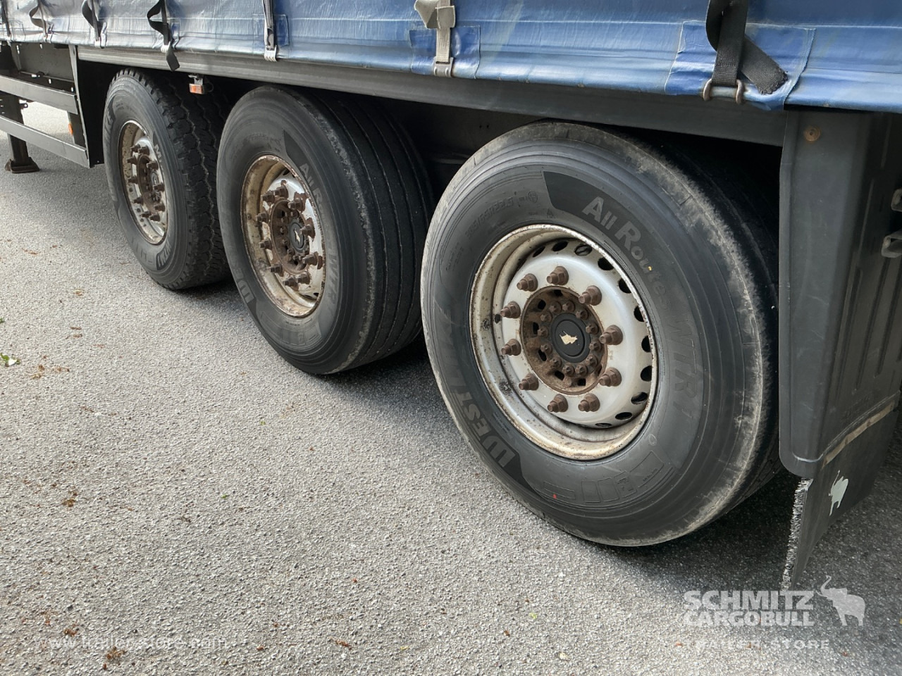 SCHMITZ Curtainsider Standard Taillift - Ponyvás félpótkocsi: 3 kép. SCHMITZ Curtainsider Standard Taillift - Ponyvás félpótkocsi: 3 kép.