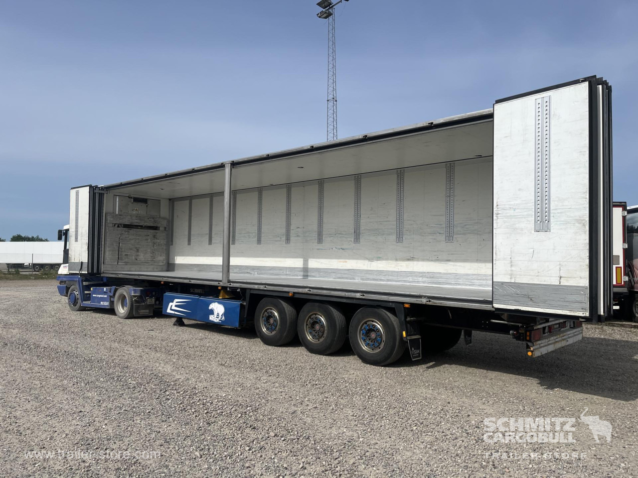 SCHMITZ Reefer Foldable wall Double deck - Félpótkocsi hőszigetelt: 4 kép. SCHMITZ Reefer Foldable wall Double deck - Félpótkocsi hőszigetelt: 4 kép.