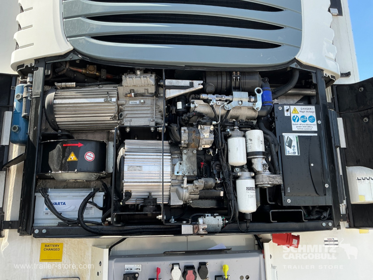 SCHMITZ Reefer Meat hanging system - Félpótkocsi hőszigetelt: 2 kép. SCHMITZ Reefer Meat hanging system - Félpótkocsi hőszigetelt: 2 kép.