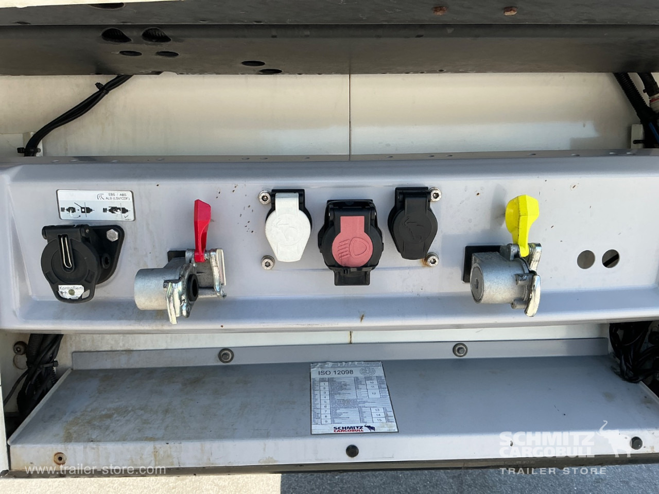 SCHMITZ Reefer Meat hanging system - Félpótkocsi hőszigetelt: 4 kép. SCHMITZ Reefer Meat hanging system - Félpótkocsi hőszigetelt: 4 kép.