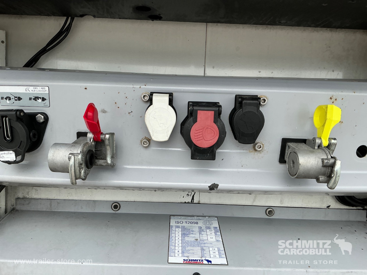 SCHMITZ Reefer Meat hanging system - Félpótkocsi hőszigetelt: 4 kép. SCHMITZ Reefer Meat hanging system - Félpótkocsi hőszigetelt: 4 kép.