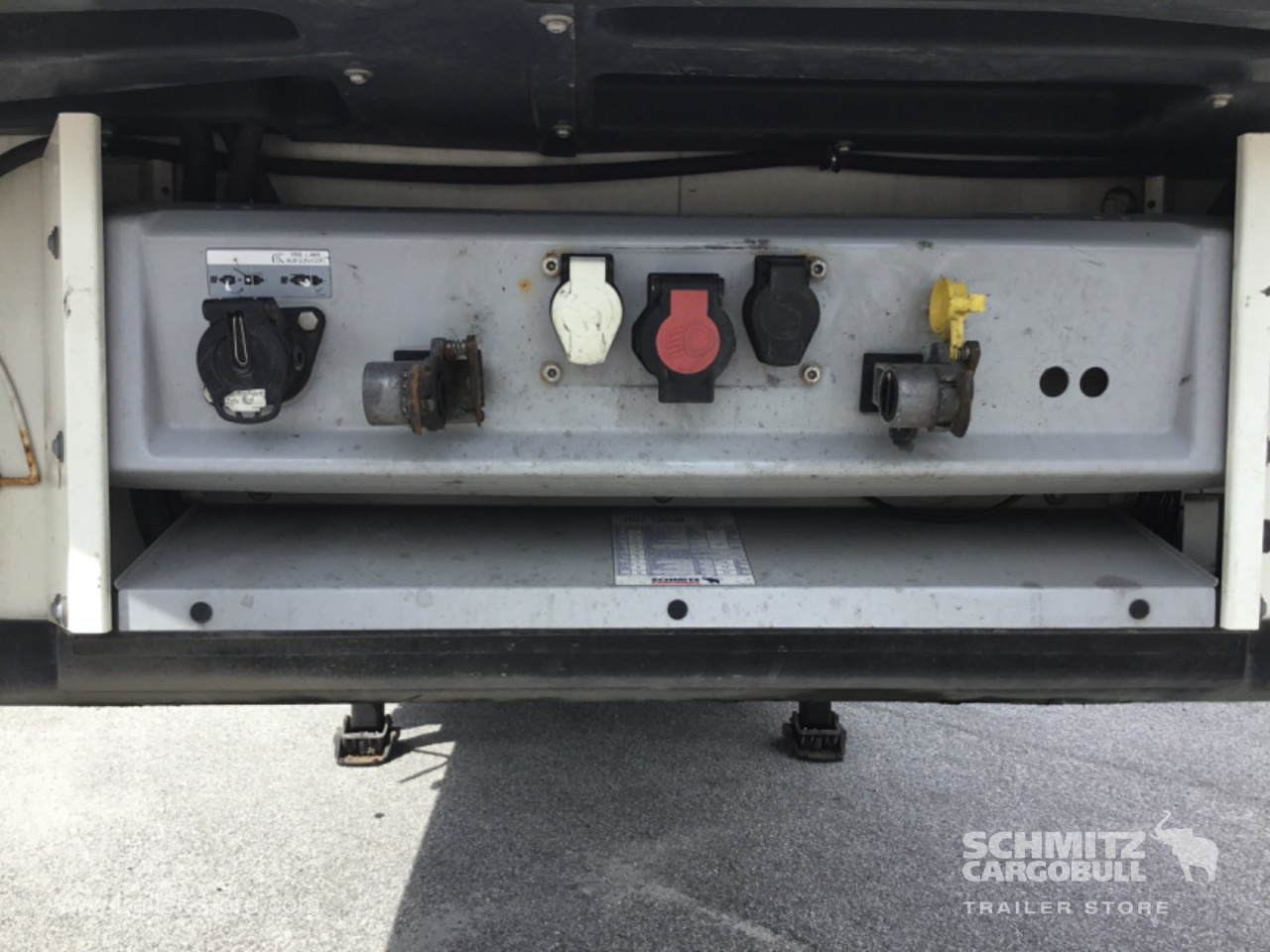 SCHMITZ Reefer Multitemp Double deck - Félpótkocsi hőszigetelt: 4 kép. SCHMITZ Reefer Multitemp Double deck - Félpótkocsi hőszigetelt: 4 kép.