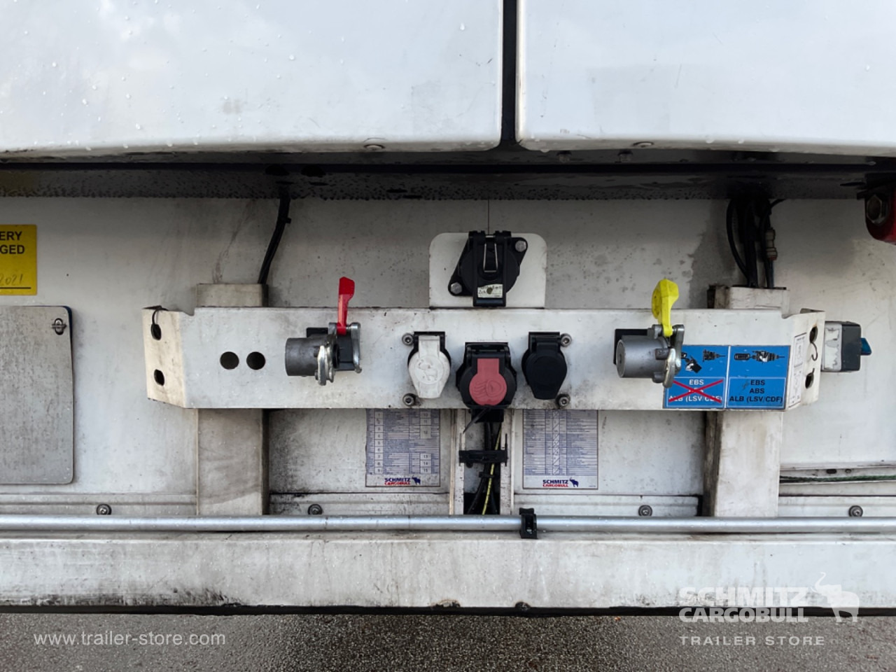 SCHMITZ Reefer Multitemp Double deck - Félpótkocsi hőszigetelt: 4 kép. SCHMITZ Reefer Multitemp Double deck - Félpótkocsi hőszigetelt: 4 kép.