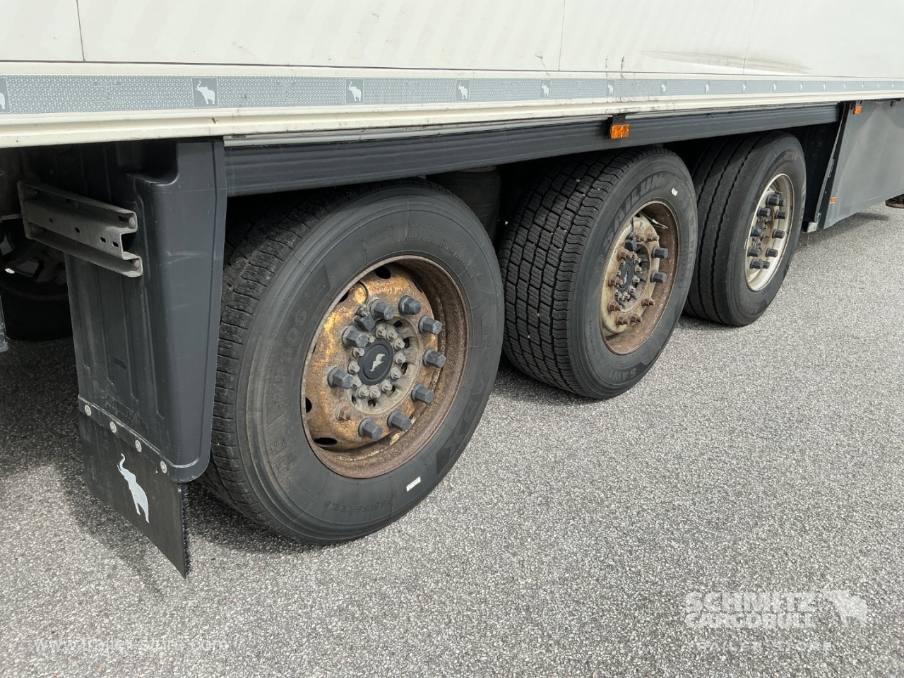 SCHMITZ Reefer Multitemp Double deck Taillift - Félpótkocsi hőszigetelt: 3 kép. SCHMITZ Reefer Multitemp Double deck Taillift - Félpótkocsi hőszigetelt: 3 kép.