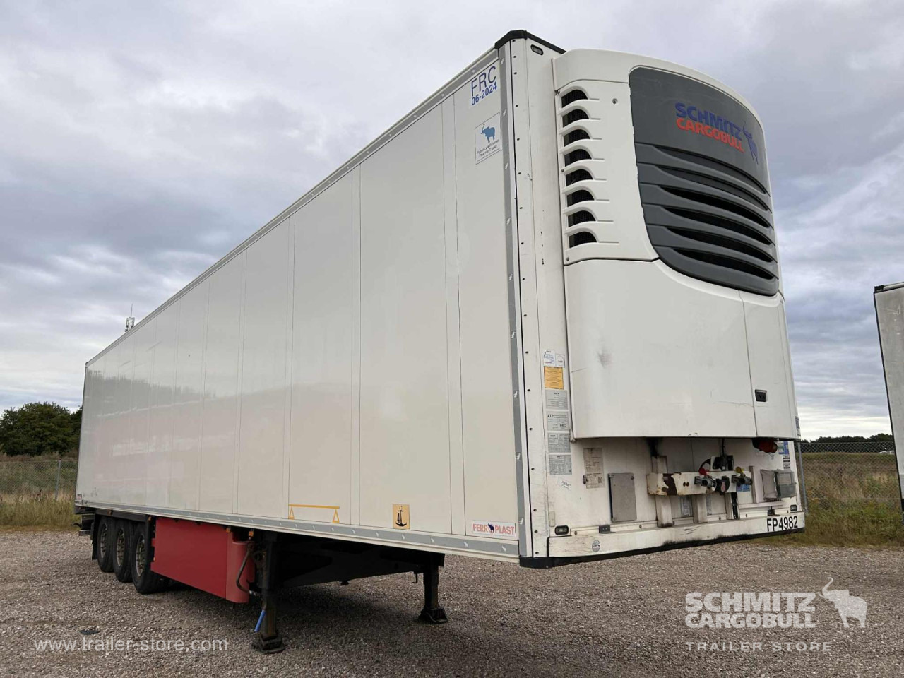 SCHMITZ Reefer Standard Double deck - Félpótkocsi hőszigetelt: 1 kép. SCHMITZ Reefer Standard Double deck - Félpótkocsi hőszigetelt: 1 kép.