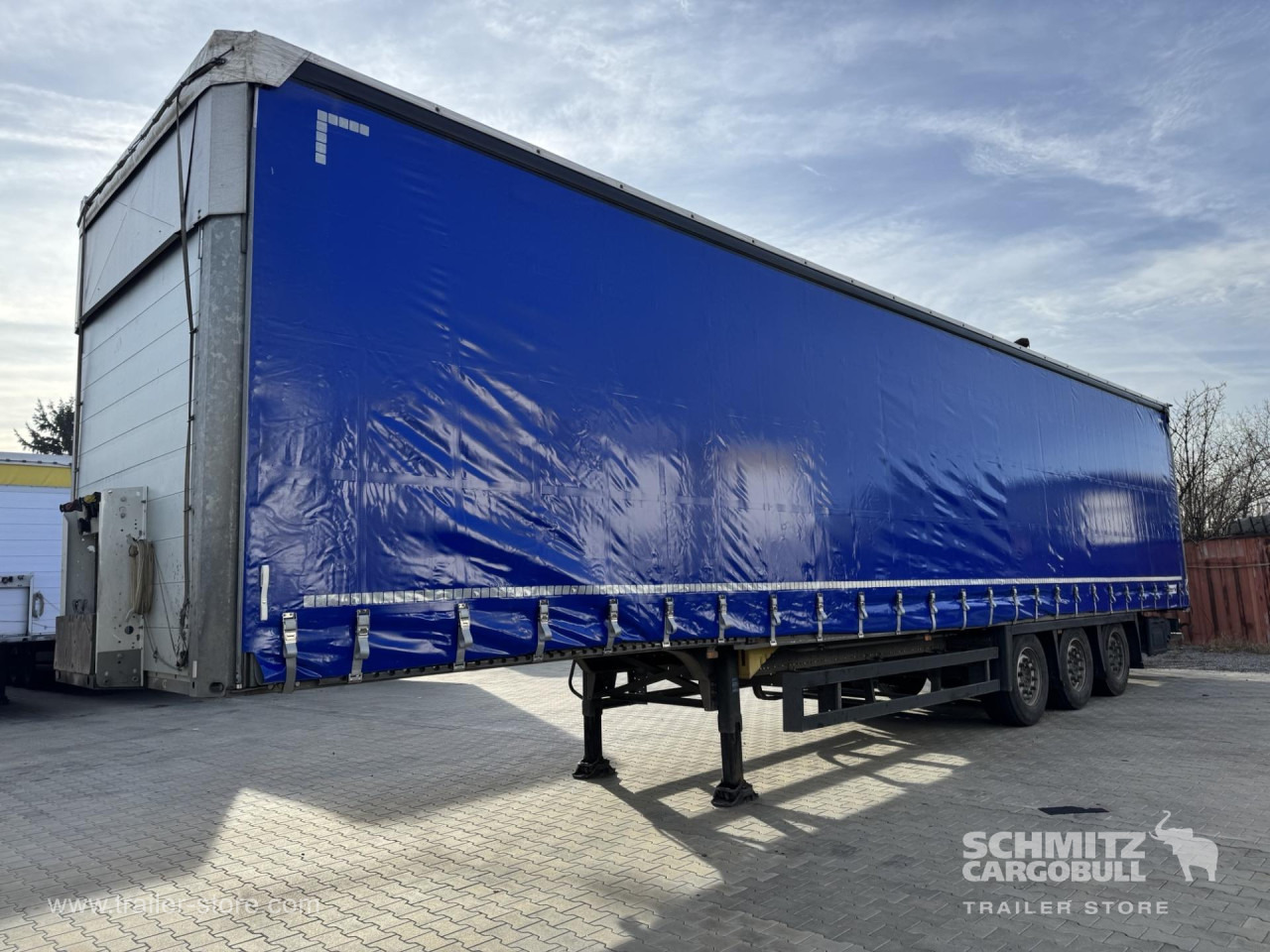 SCHMITZ Curtainsider Mega - Ponyvás félpótkocsi: 3 kép. SCHMITZ Curtainsider Mega - Ponyvás félpótkocsi: 3 kép.