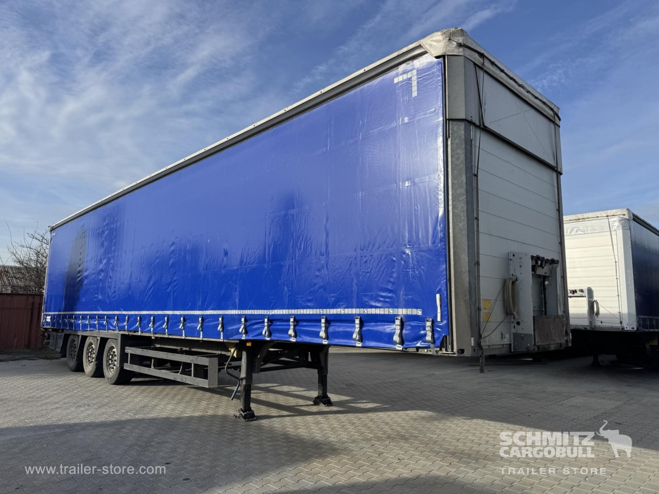 SCHMITZ Curtainsider Mega - Ponyvás félpótkocsi: 1 kép. SCHMITZ Curtainsider Mega - Ponyvás félpótkocsi: 1 kép.