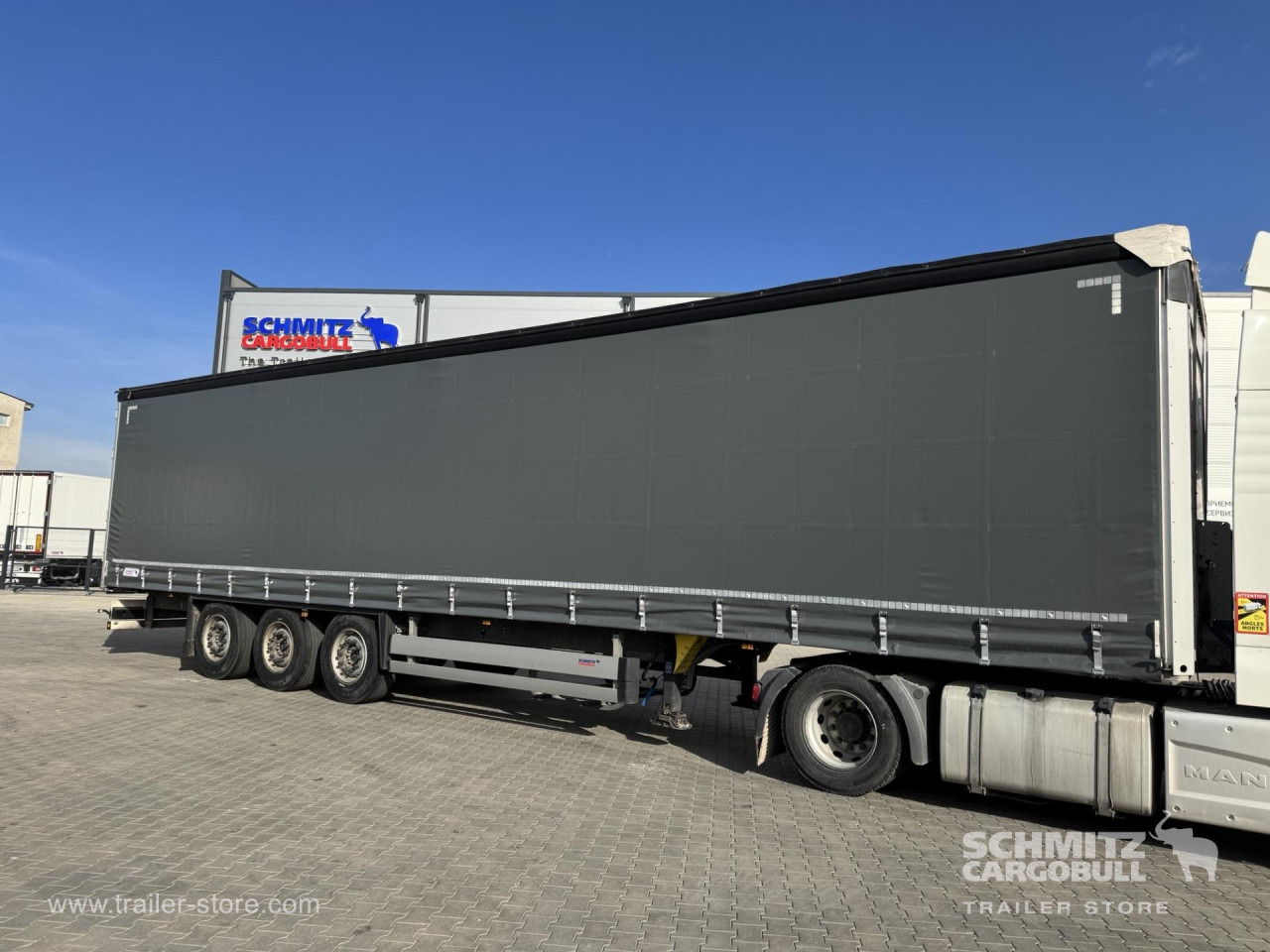 SCHMITZ Curtainsider Standard - Ponyvás félpótkocsi: 1 kép. SCHMITZ Curtainsider Standard - Ponyvás félpótkocsi: 1 kép.