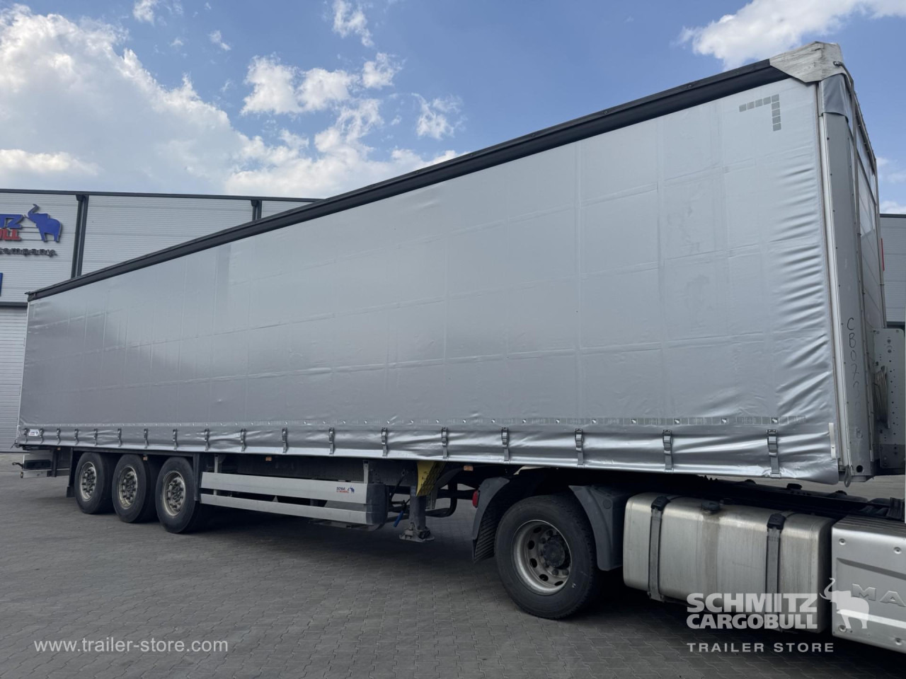 SCHMITZ Curtainsider Standard - Ponyvás félpótkocsi: 1 kép. SCHMITZ Curtainsider Standard - Ponyvás félpótkocsi: 1 kép.