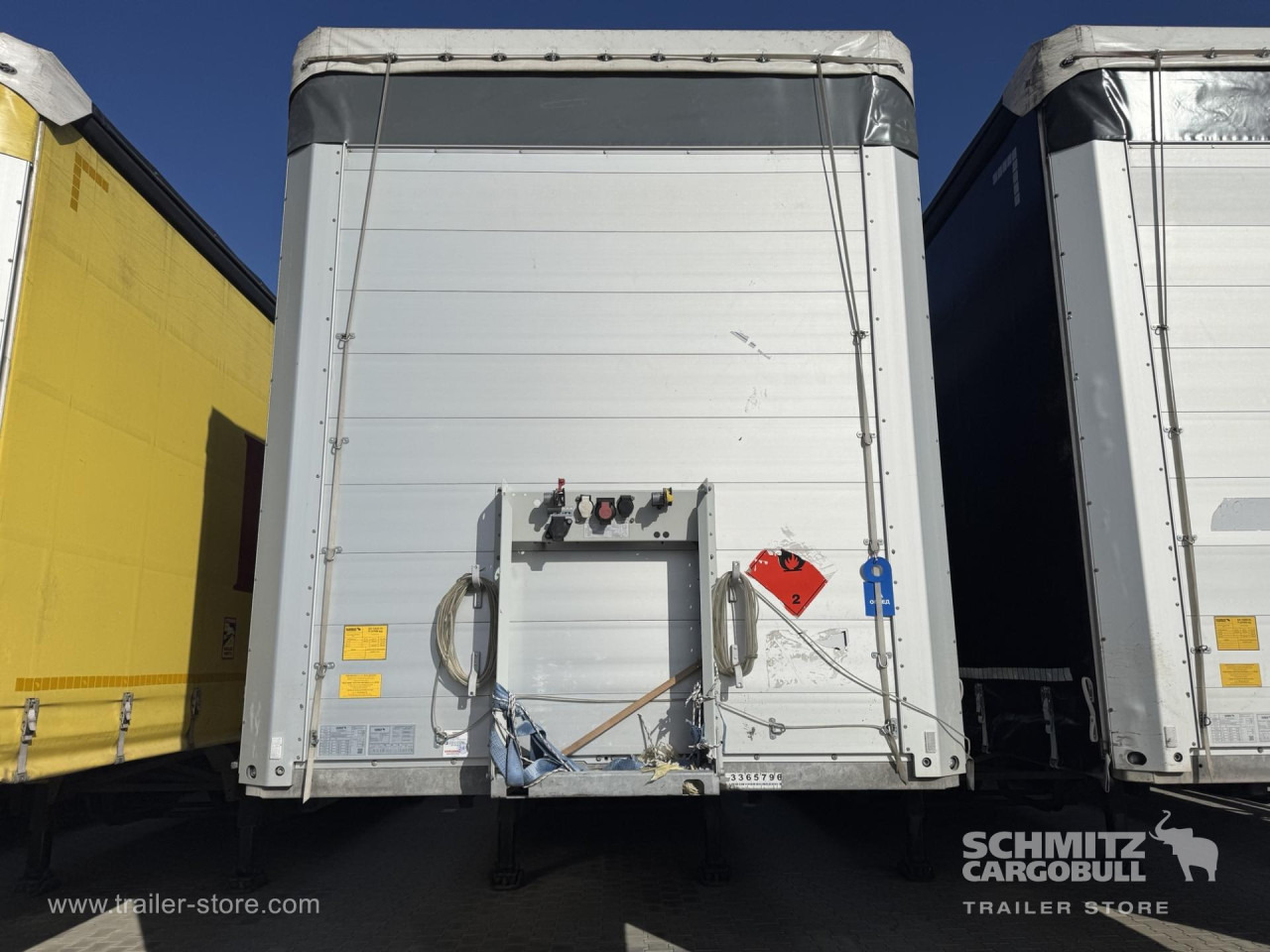 SCHMITZ Curtainsider Standard - Ponyvás félpótkocsi: 4 kép. SCHMITZ Curtainsider Standard - Ponyvás félpótkocsi: 4 kép.
