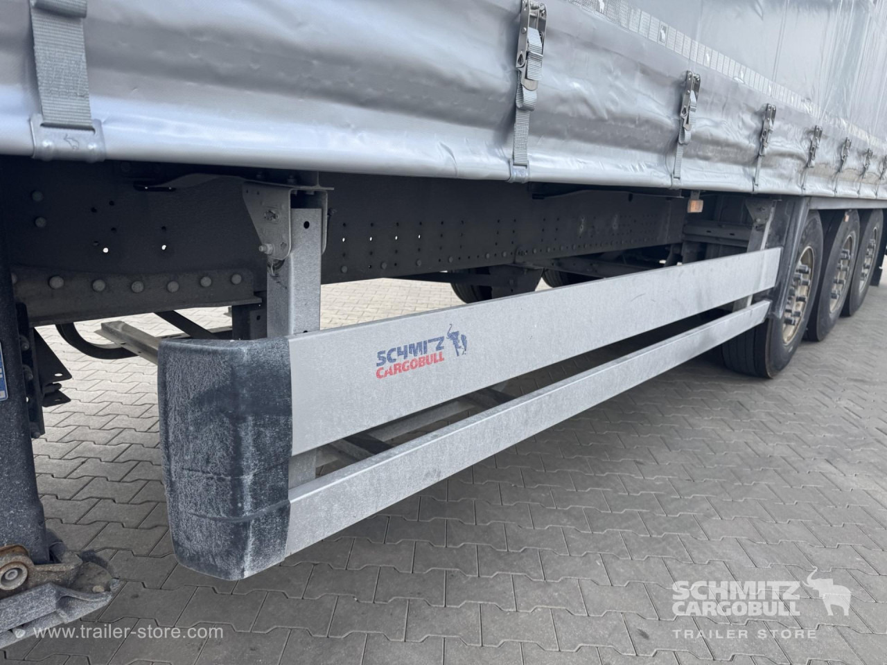 SCHMITZ Curtainsider Standard - Ponyvás félpótkocsi: 2 kép. SCHMITZ Curtainsider Standard - Ponyvás félpótkocsi: 2 kép.