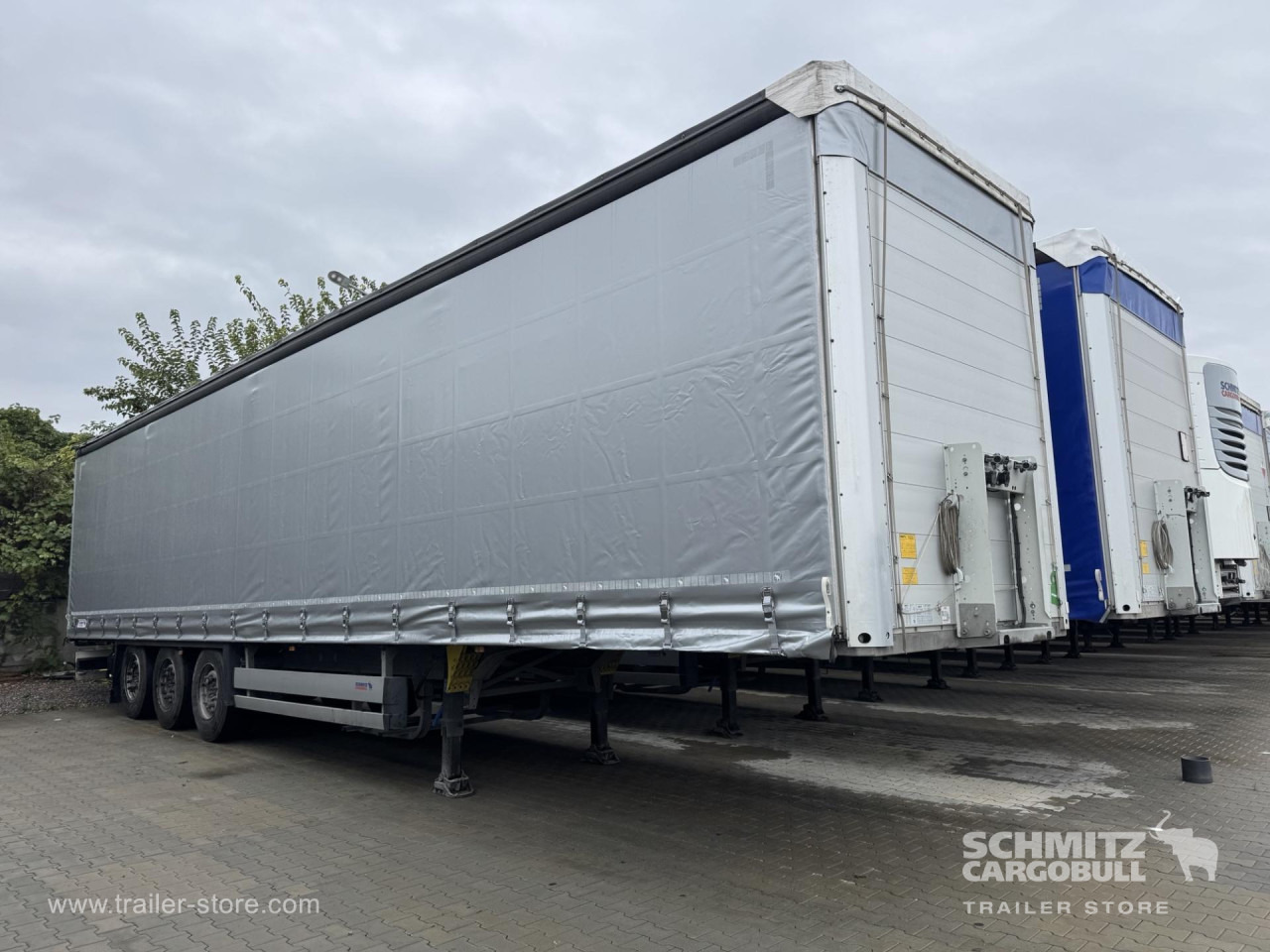 SCHMITZ Curtainsider Standard - Ponyvás félpótkocsi: 1 kép. SCHMITZ Curtainsider Standard - Ponyvás félpótkocsi: 1 kép.