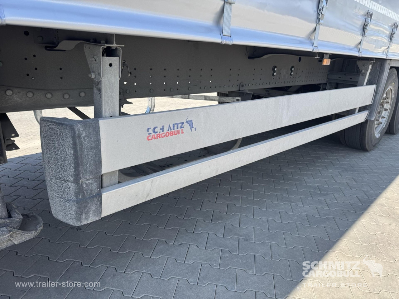 SCHMITZ Curtainsider Standard - Ponyvás félpótkocsi: 3 kép. SCHMITZ Curtainsider Standard - Ponyvás félpótkocsi: 3 kép.