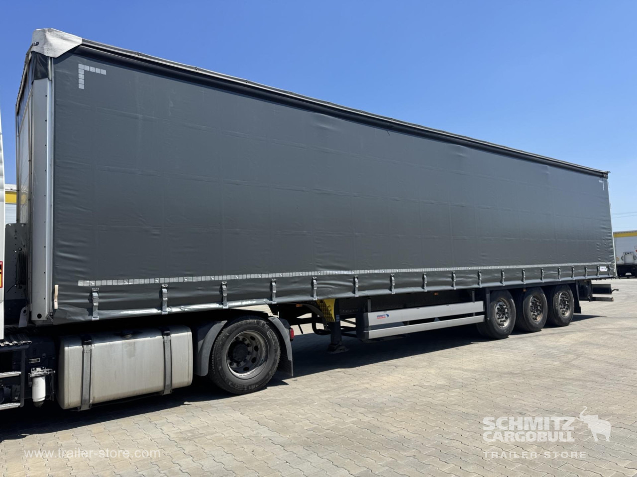 SCHMITZ Curtainsider Standard - Ponyvás félpótkocsi: 1 kép. SCHMITZ Curtainsider Standard - Ponyvás félpótkocsi: 1 kép.
