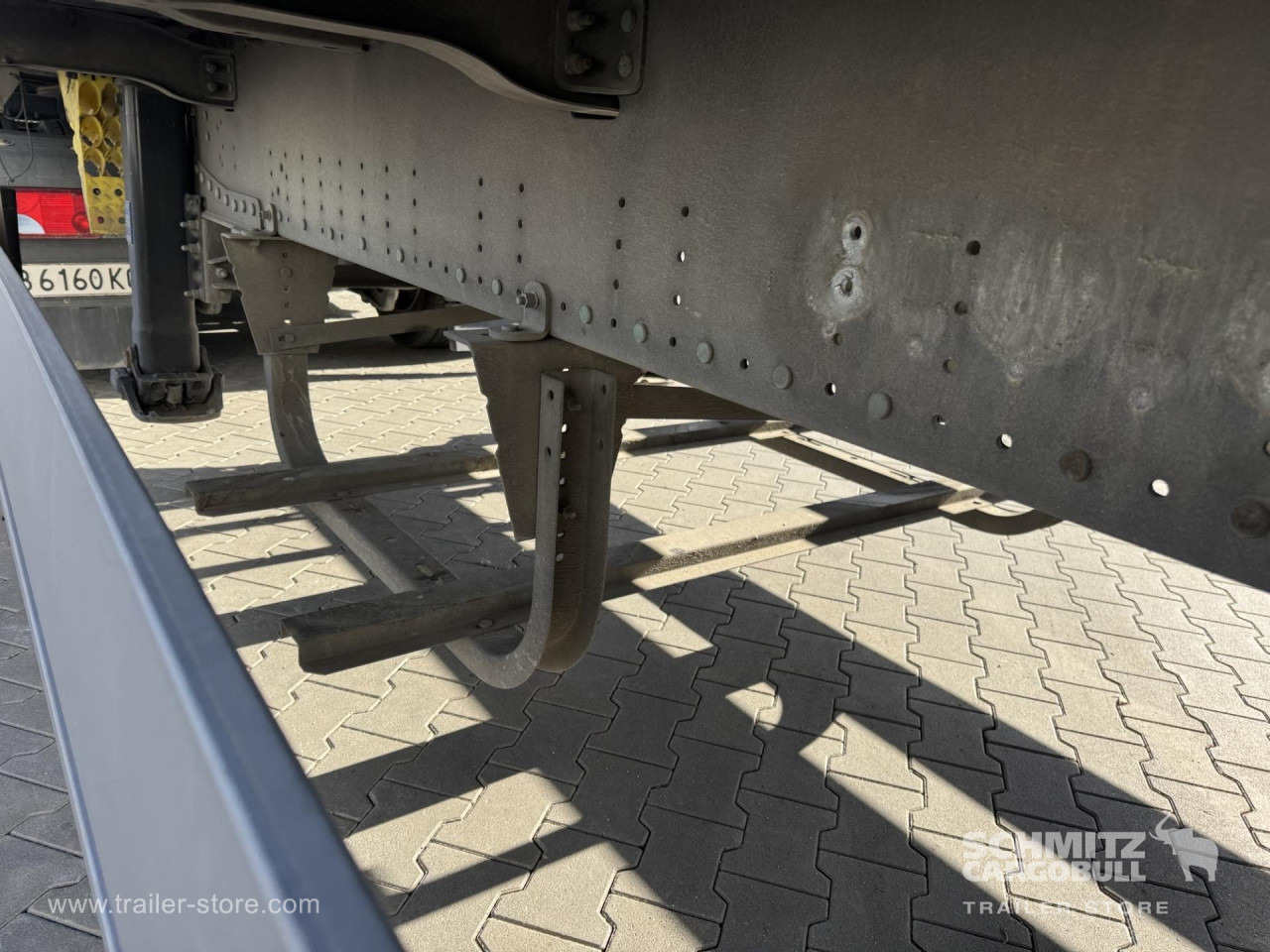 SCHMITZ Curtainsider Standard - Ponyvás félpótkocsi: 2 kép. SCHMITZ Curtainsider Standard - Ponyvás félpótkocsi: 2 kép.