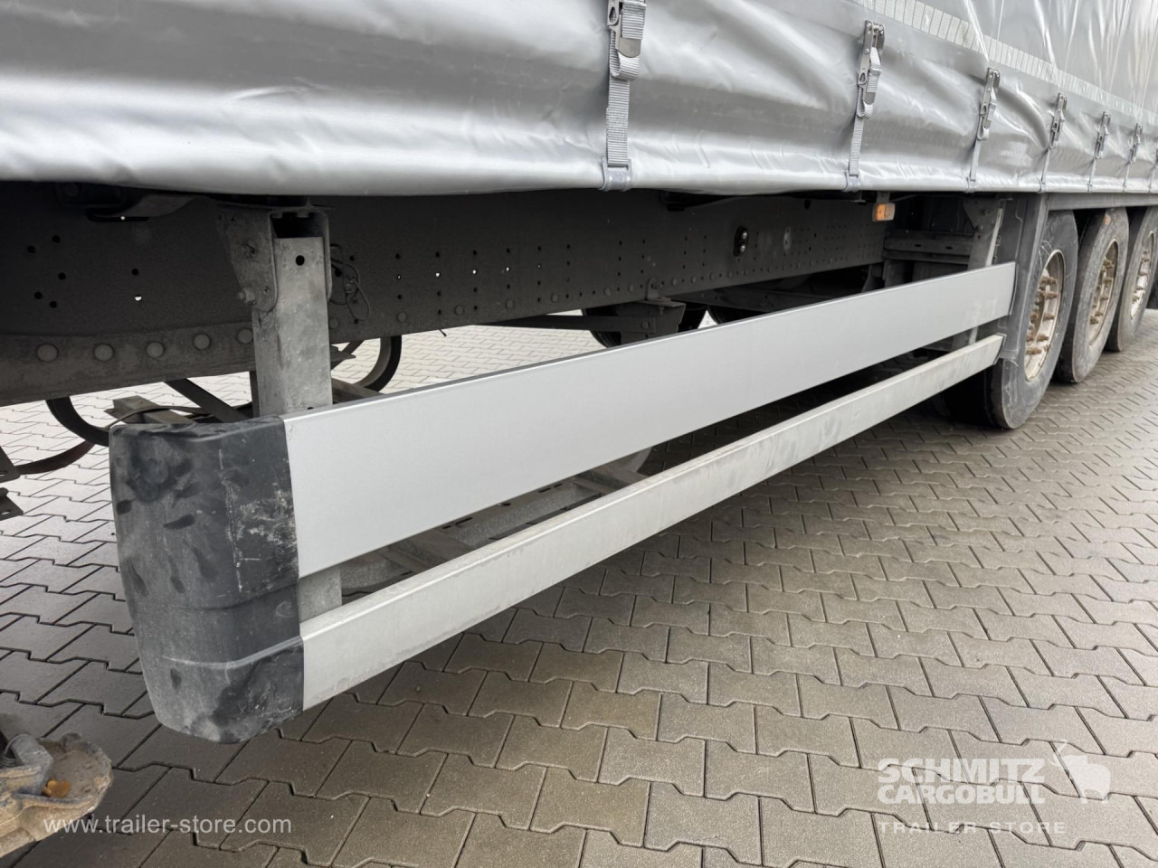 SCHMITZ Curtainsider Standard - Ponyvás félpótkocsi: 3 kép. SCHMITZ Curtainsider Standard - Ponyvás félpótkocsi: 3 kép.