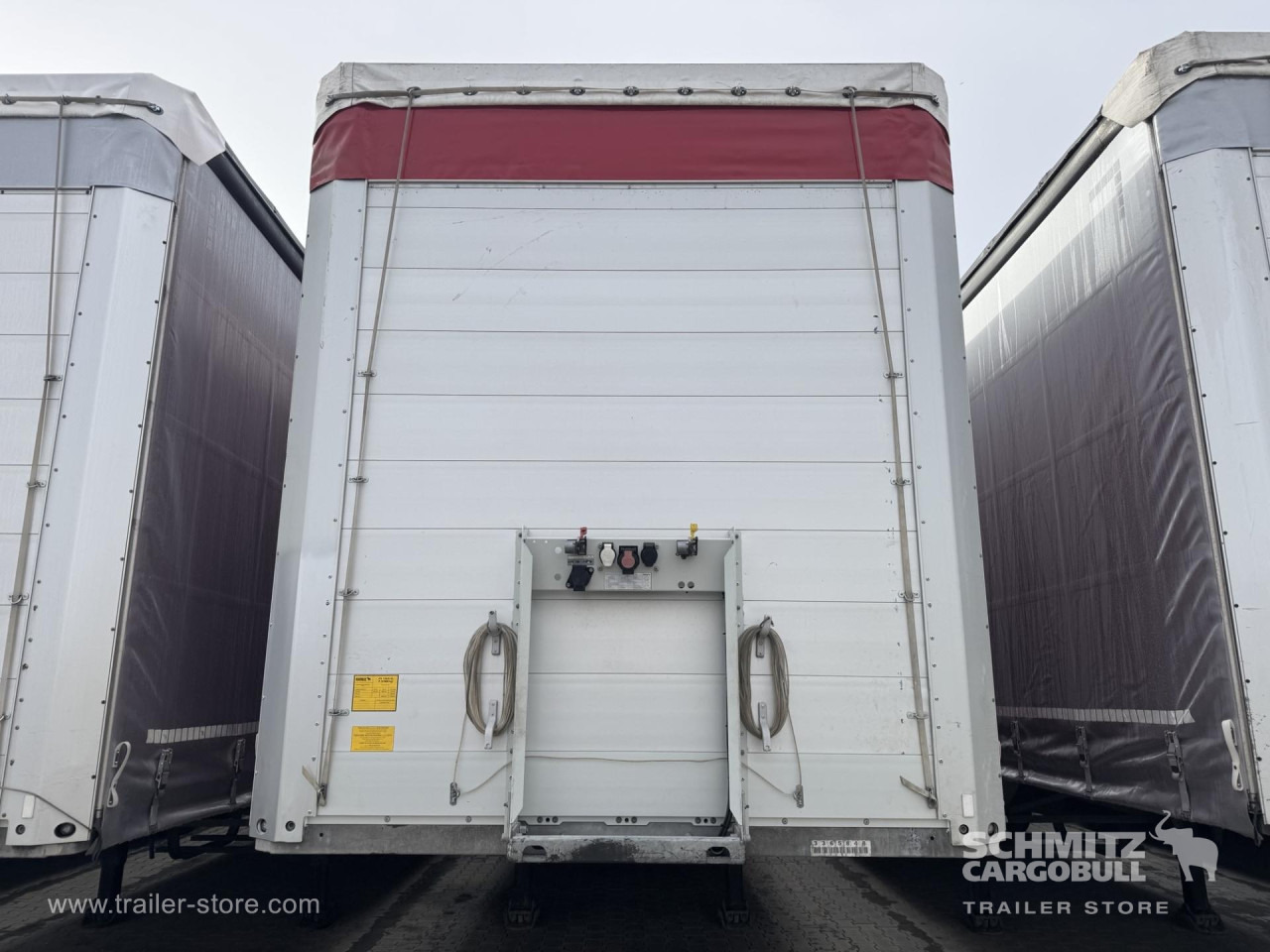 SCHMITZ Curtainsider Standard - Ponyvás félpótkocsi: 4 kép. SCHMITZ Curtainsider Standard - Ponyvás félpótkocsi: 4 kép.