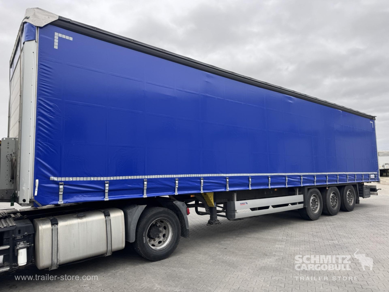 SCHMITZ Curtainsider Standard - Ponyvás félpótkocsi: 5 kép. SCHMITZ Curtainsider Standard - Ponyvás félpótkocsi: 5 kép.