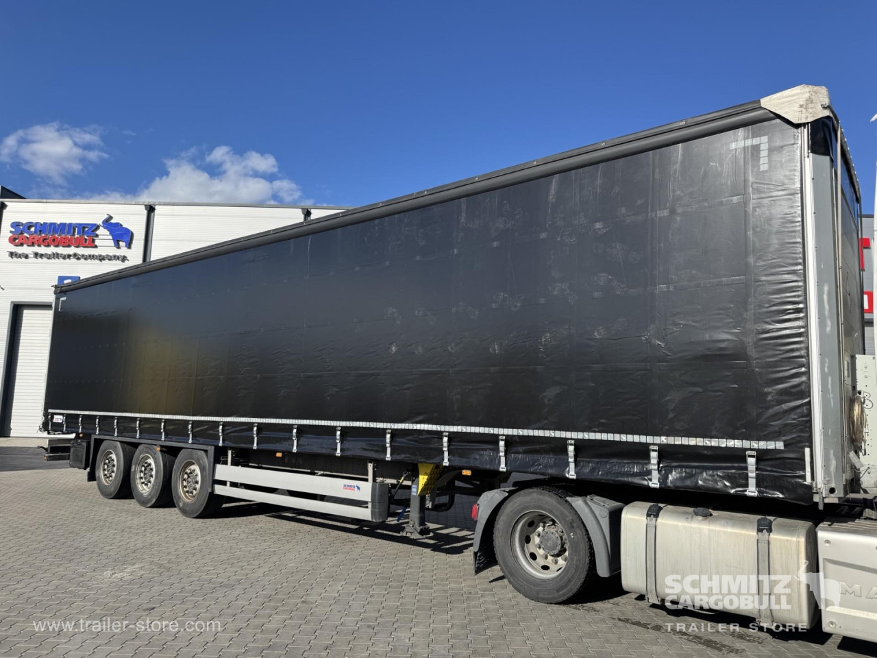 SCHMITZ Curtainsider Standard - Ponyvás félpótkocsi: 1 kép. SCHMITZ Curtainsider Standard - Ponyvás félpótkocsi: 1 kép.