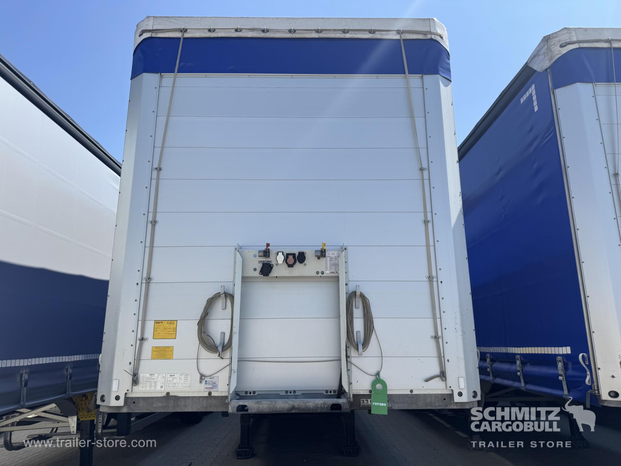 SCHMITZ Curtainsider Standard - Ponyvás félpótkocsi: 4 kép. SCHMITZ Curtainsider Standard - Ponyvás félpótkocsi: 4 kép.