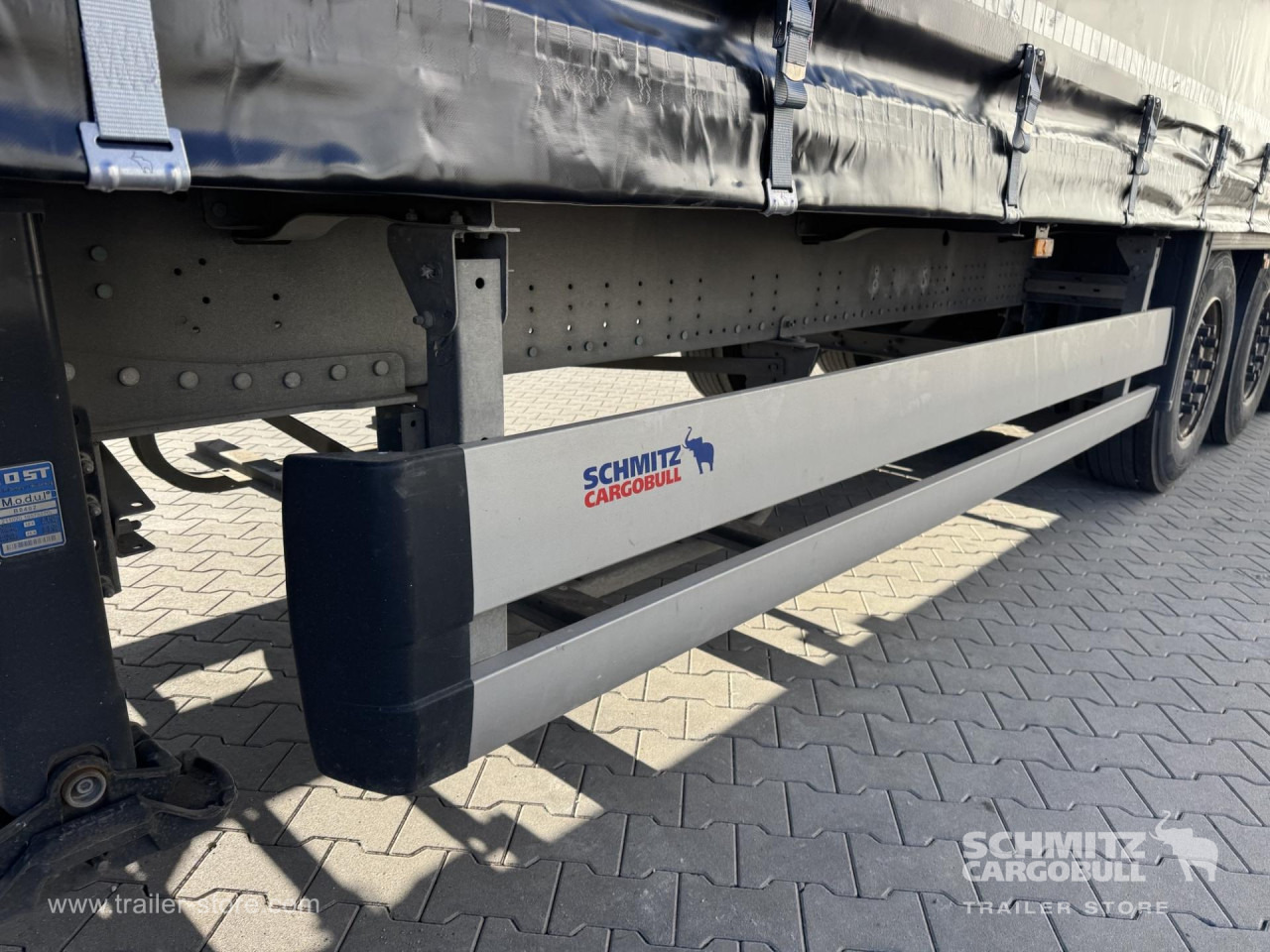 SCHMITZ Curtainsider Standard - Ponyvás félpótkocsi: 3 kép. SCHMITZ Curtainsider Standard - Ponyvás félpótkocsi: 3 kép.