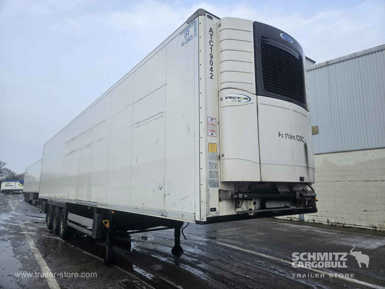 SCHMITZ Reefer Multitemp - Félpótkocsi hőszigetelt: 1 kép. SCHMITZ Reefer Multitemp - Félpótkocsi hőszigetelt: 1 kép.