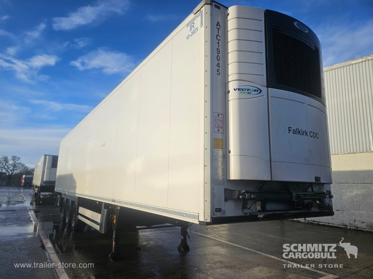 SCHMITZ Reefer Multitemp - Félpótkocsi hőszigetelt: 1 kép. SCHMITZ Reefer Multitemp - Félpótkocsi hőszigetelt: 1 kép.