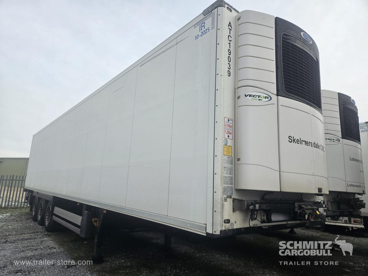 SCHMITZ Reefer Multitemp - Félpótkocsi hőszigetelt: 1 kép. SCHMITZ Reefer Multitemp - Félpótkocsi hőszigetelt: 1 kép.