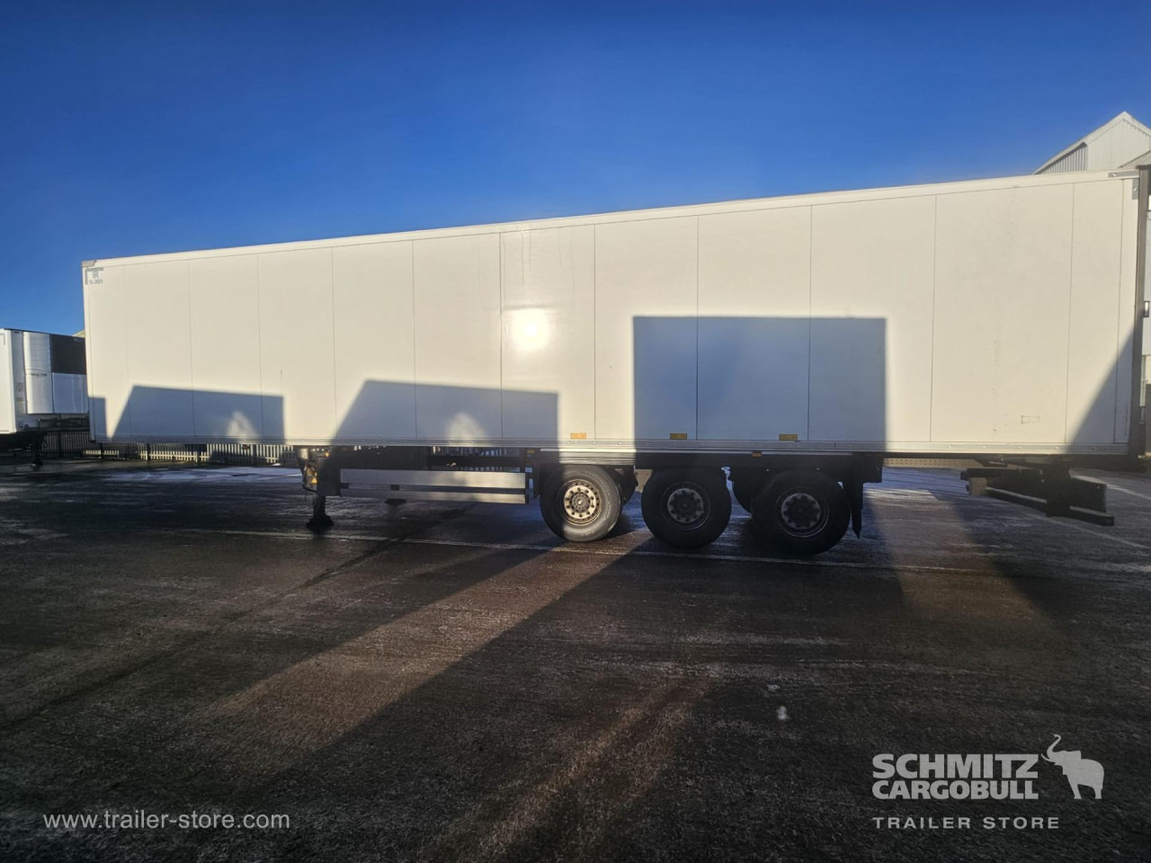 SCHMITZ Reefer Multitemp - Félpótkocsi hőszigetelt: 2 kép. SCHMITZ Reefer Multitemp - Félpótkocsi hőszigetelt: 2 kép.